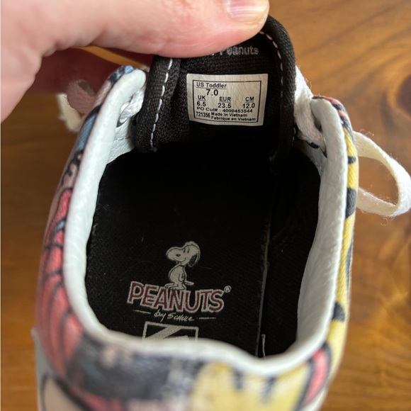 Peanuts Vans - Picture 2 of 3